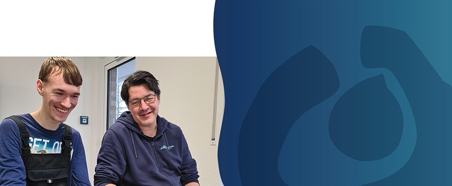 Pflegefachkraft und Menschen mit Beeinträchtigung