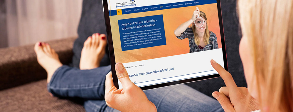 Frau mit dem iPad