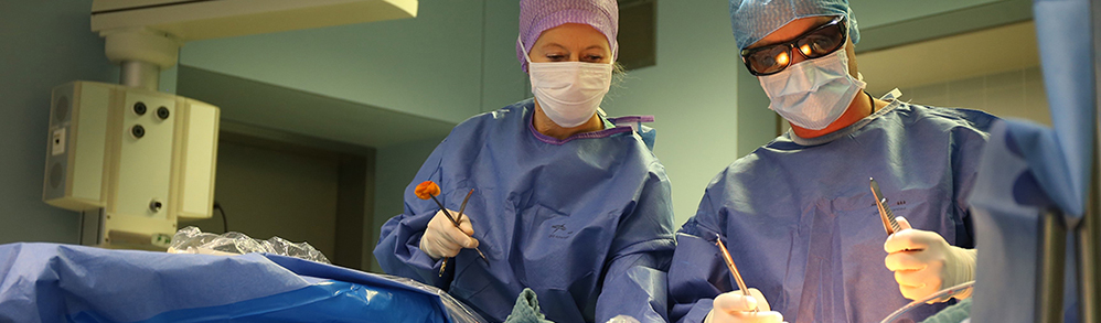 Chirurgen im Operationssaal