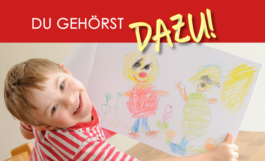 Du gehoerst dazu - Weibliches Kind mit Spaß auf Schaukel