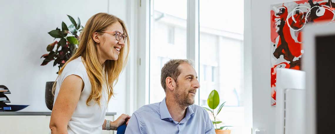 header_frau_mann_buero.jpg